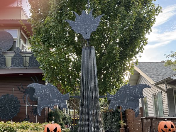 Large winged dragon props on either side of the mega tree, with pumpkins below